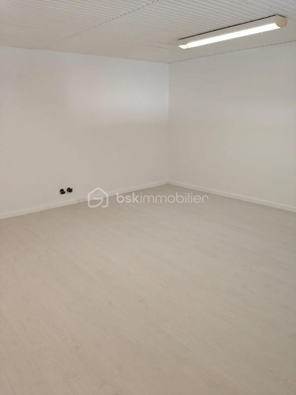 Local d'activité / Entrepôt - 171 m² - 4 pièces