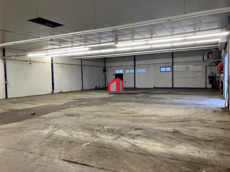 Local commercial - 668 m²