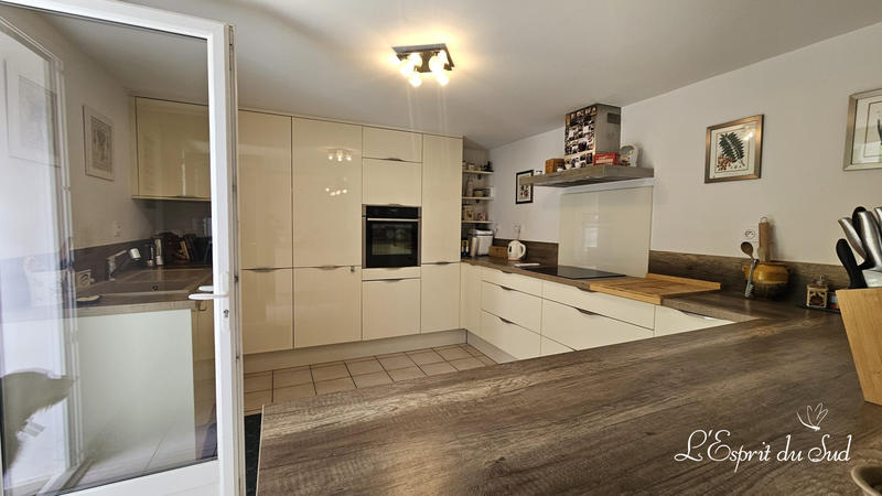 Maison - 290 m² - 9 pièces