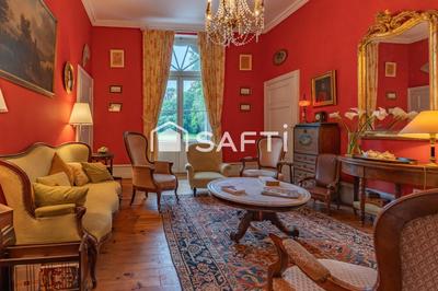 Maison - 250 m² - 9 pièces