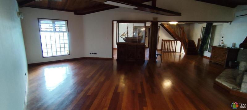 Villa - 241 m² - 5 pièces