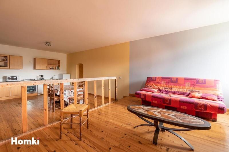 Maison - 1 800 m² - 31 pièces