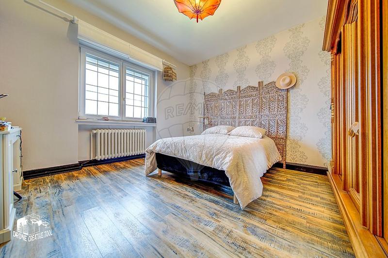 Maison - 243 m² - 7 pièces