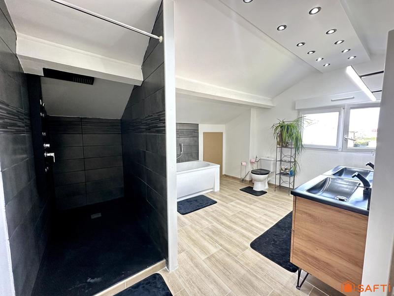 Maison - 160 m² - 5 pièces