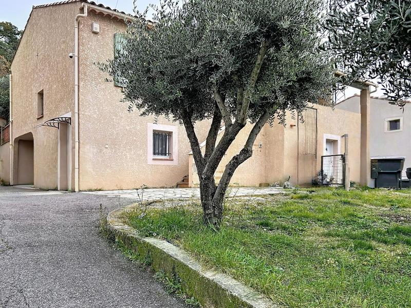 Maison - 200 m² - 8 pièces