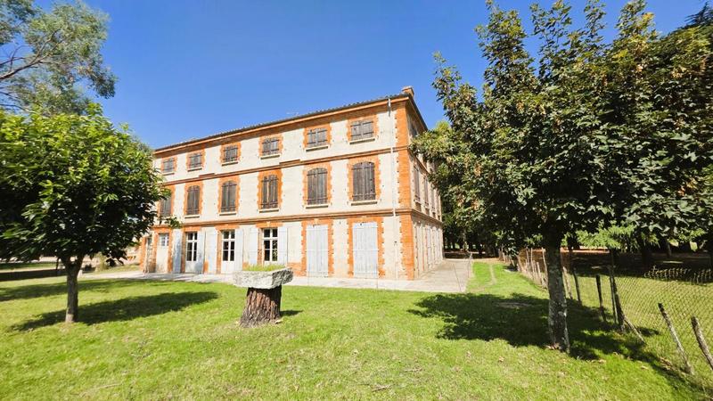 Maison - 214 m² - 15 pièces