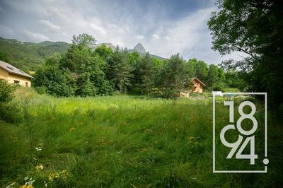 Terrain constructible - 1 570 m²