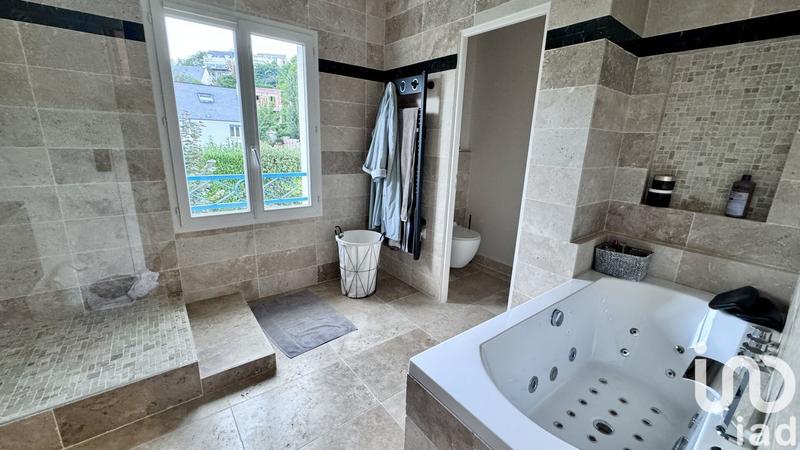 Maison - 214 m² - 8 pièces