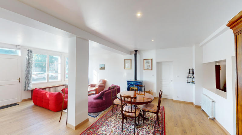 Maison - 240 m² - 11 pièces