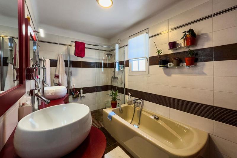 Maison - 185 m² - 5 pièces