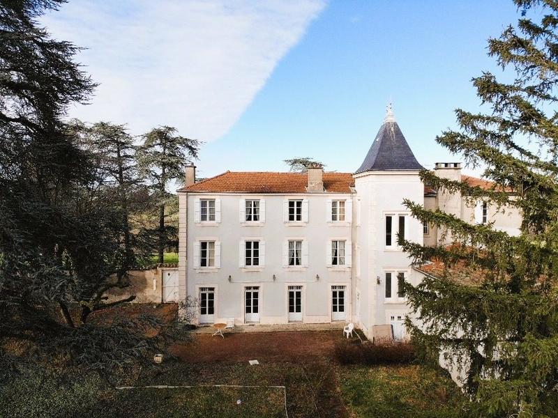 Maison - 450 m² - 13 pièces