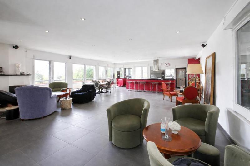 Villa - 530 m² - 6 pièces