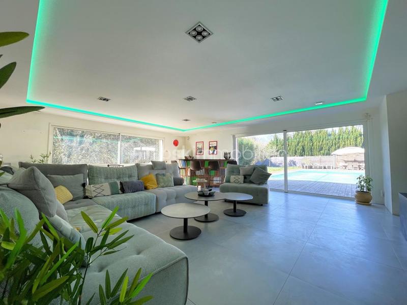 Villa - 310 m² - 12 pièces