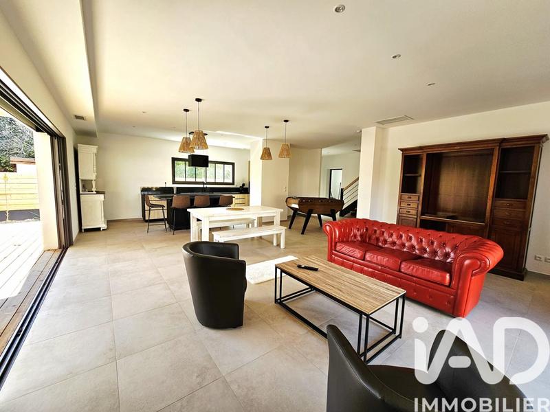 Maison - 145 m² - 5 pièces