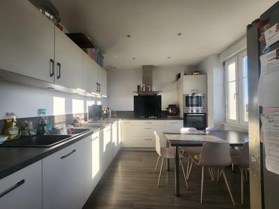 Maison - 99 m² - 6 pièces