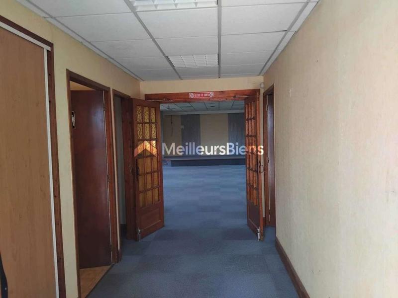 Local d'activité / Entrepôt - 162 m² - 4 pièces