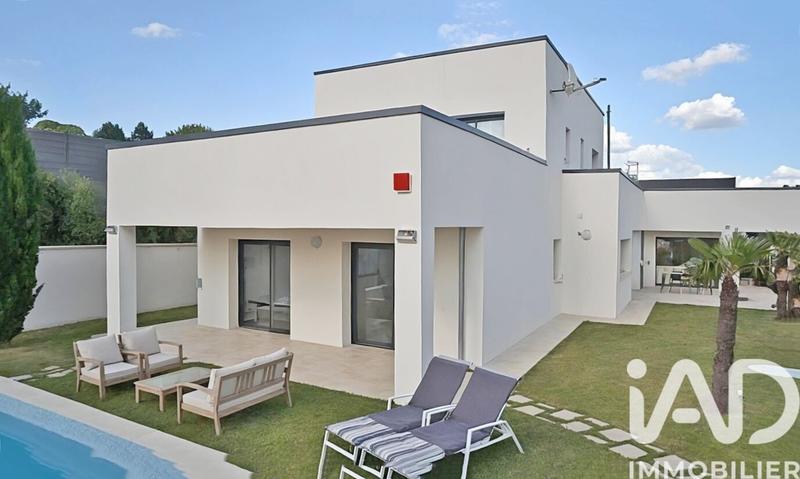 Maison de maîtres - 300 m² - 10 pièces