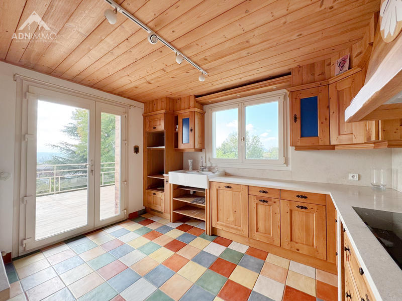 Maison - 240 m² - 6 pièces