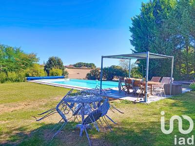 Maison - 255 m² - 9 pièces