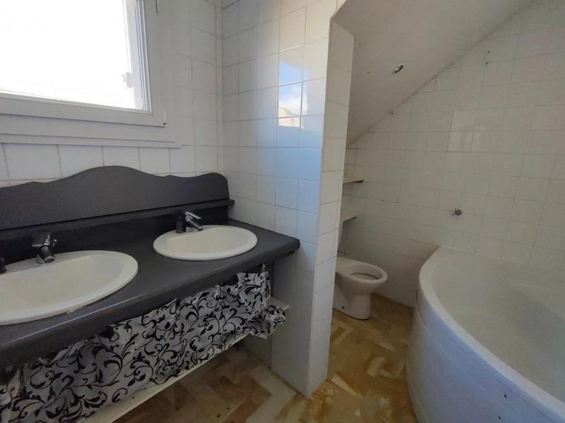 Maison - 276 m² - 11 pièces