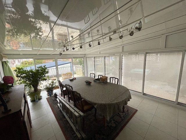 Maison traditionnelle - 143 m² - 8 pièces