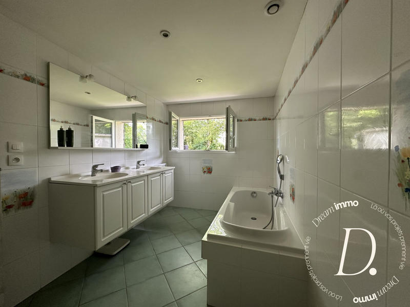 Maison - 143 m² - 5 pièces