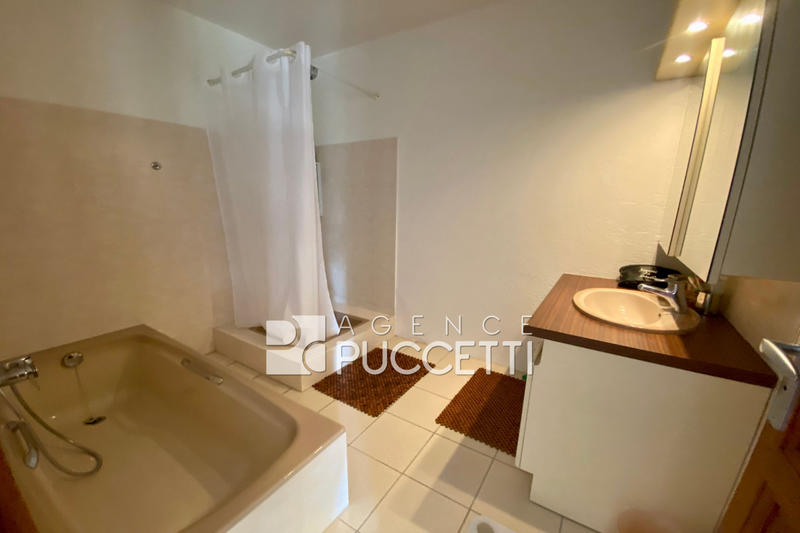 Demeure - 230 m² - 8 pièces