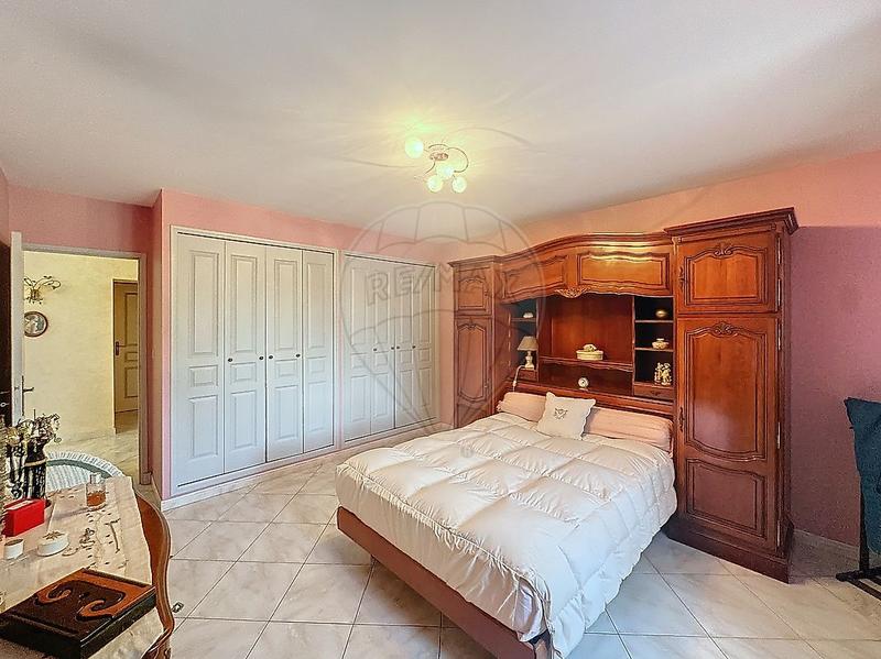 Mas - 300 m² - 12 pièces