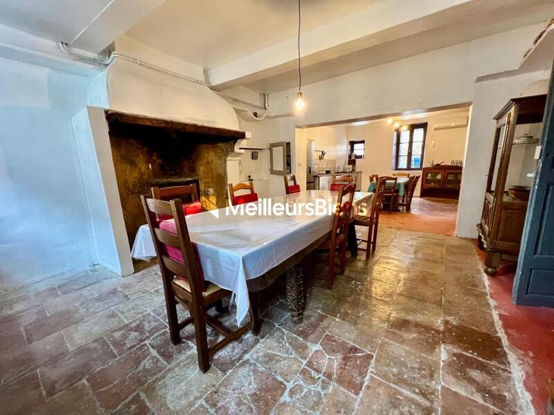 Maison - 214 m² - 8 pièces