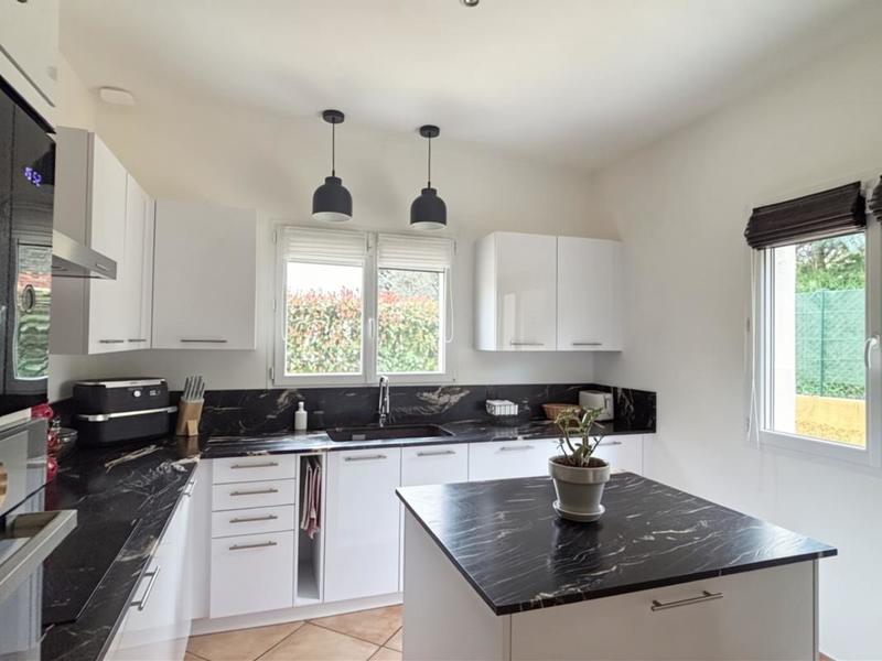 Pavillon - 180 m² - 5 pièces