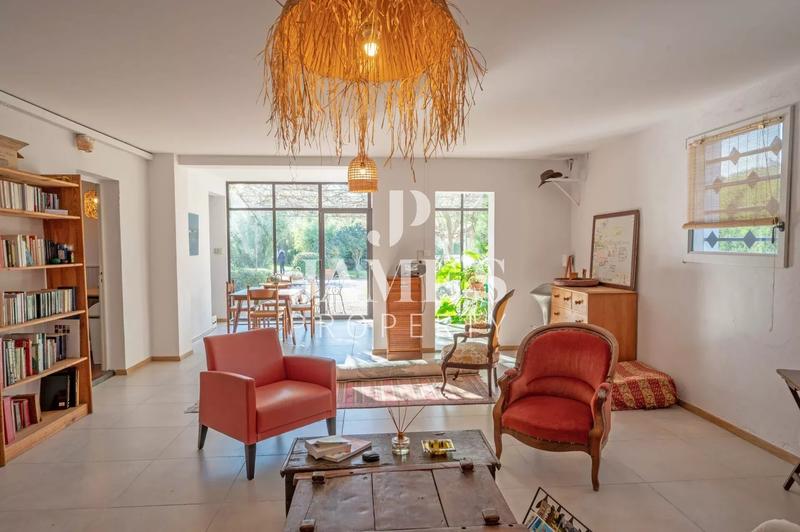 Maison - 210 m² - 8 pièces