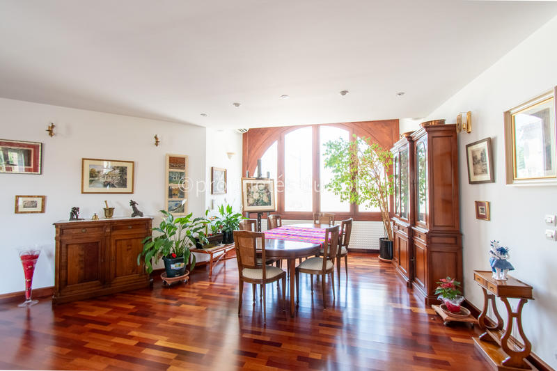 Maison - 244 m² - 6 pièces