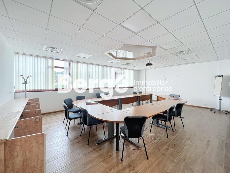 Entrepôt - 2 182 m²