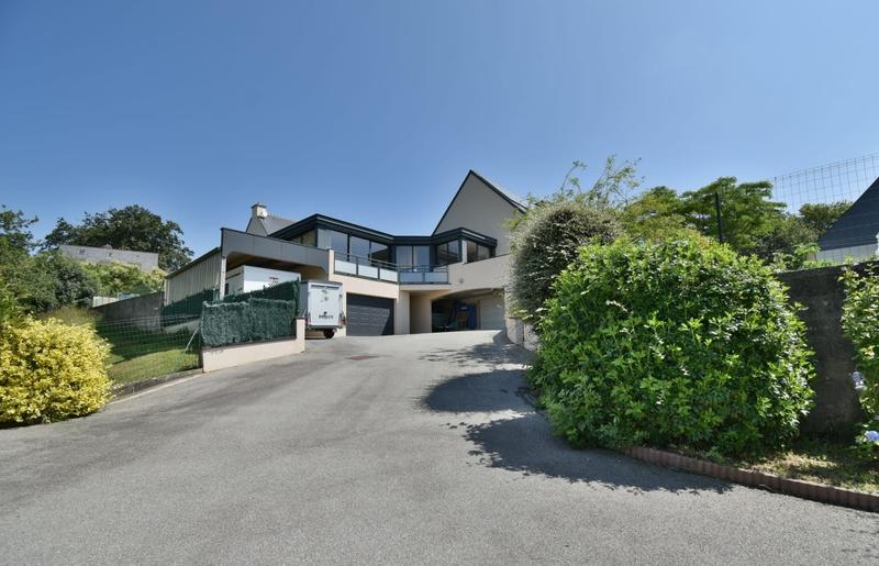 Maison contemporaine - 200 m² - 8 pièces