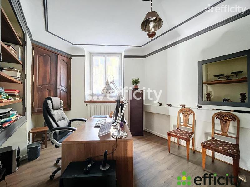 Maison - 220 m² - 9 pièces