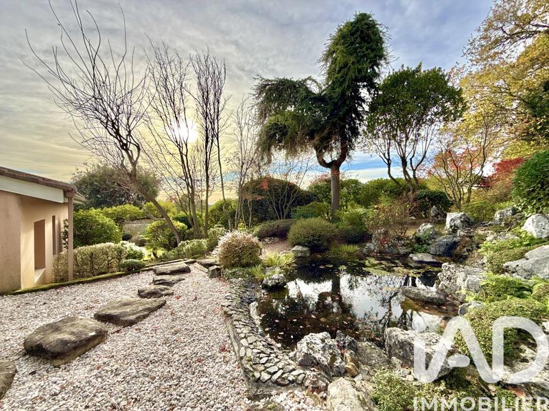 Maison - 210 m² - 8 pièces