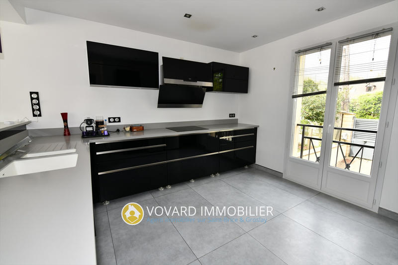 Maison - 179 m² - 7 pièces