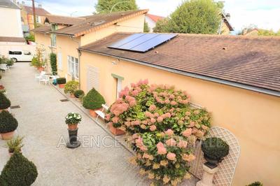 Maison - 331 m² - 10 pièces