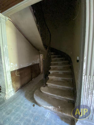 Maison - 375 m² - 13 pièces