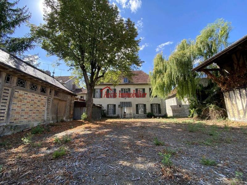 Maison - 240 m² - 9 pièces