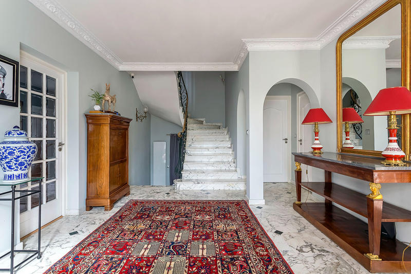 Villa - 263 m² - 9 pièces