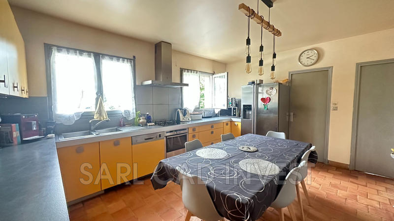 Maison - 280 m² - 8 pièces