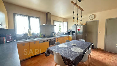 Maison - 280 m² - 8 pièces