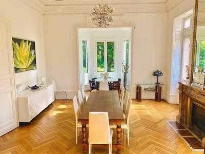 Château - 630 m² - 12 pièces