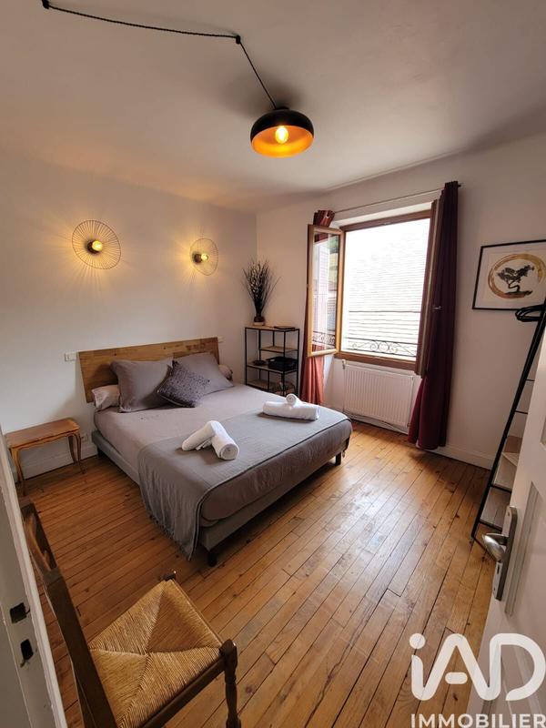 Maison - 233 m² - 9 pièces