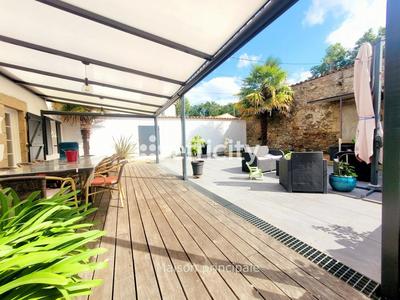 Maison - 266 m² - 6 pièces