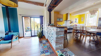 Maison - 225 m² - 7 pièces