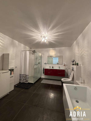 Maison - 206 m² - 7 pièces