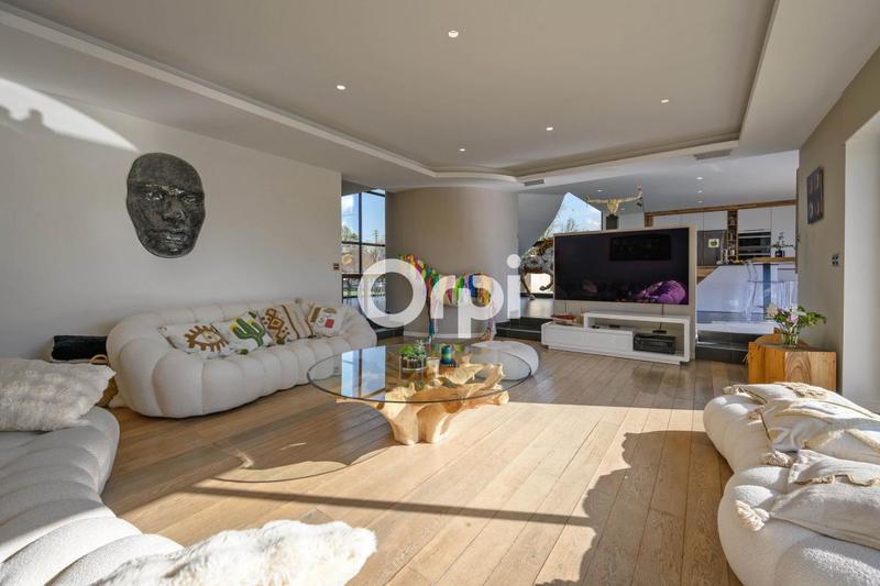 Maison - 232 m² - 6 pièces