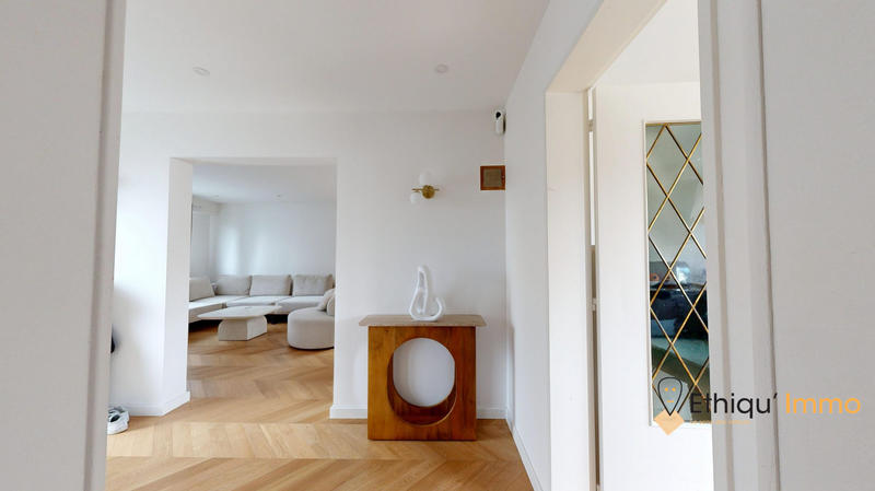 Maison - 210 m² - 6 pièces